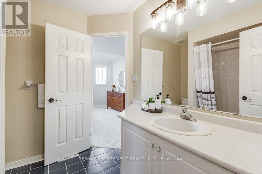 Photo 29 of 98 Davidson Boulevard, Hamilton ON