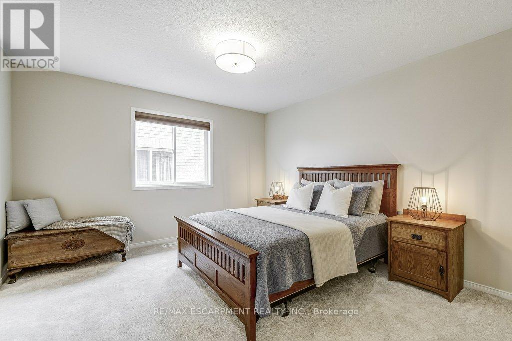 Photo 23 of 98 Davidson Boulevard, Hamilton ON