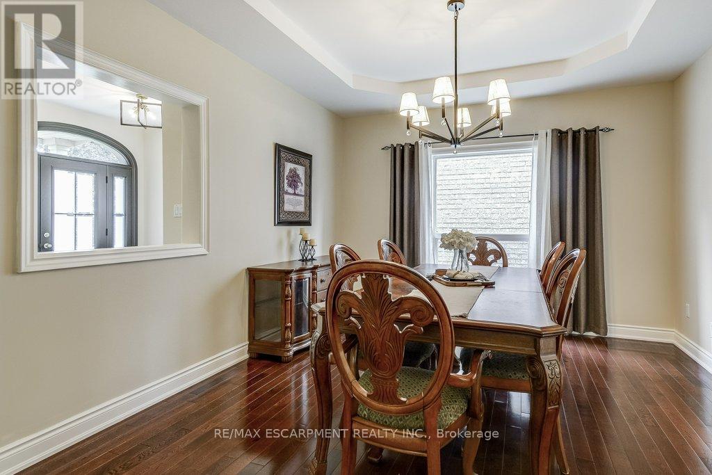 Photo 9 of 98 Davidson Boulevard, Hamilton ON