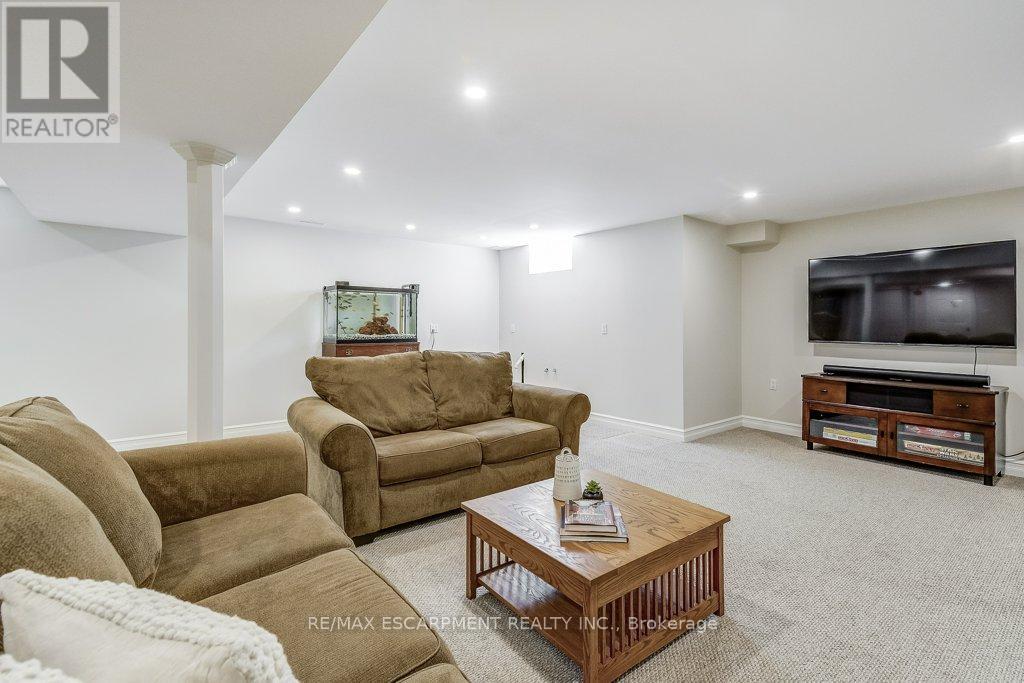 Photo 33 of 98 Davidson Boulevard, Hamilton ON