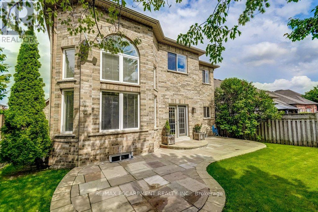 Photo 37 of 98 Davidson Boulevard, Hamilton ON