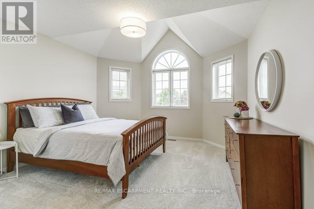 Photo 26 of 98 Davidson Boulevard, Hamilton ON