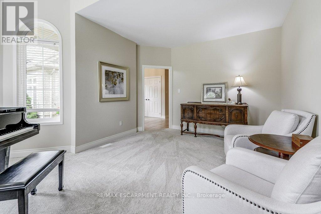 Photo 8 of 98 Davidson Boulevard, Hamilton ON