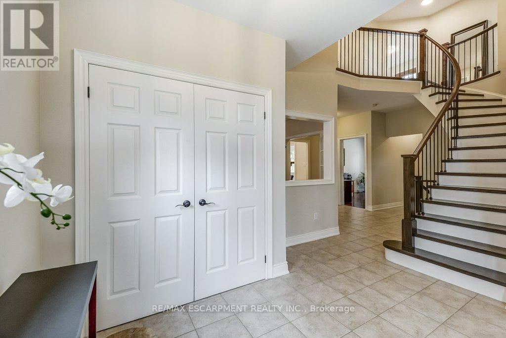 Photo 6 of 98 Davidson Boulevard, Hamilton ON