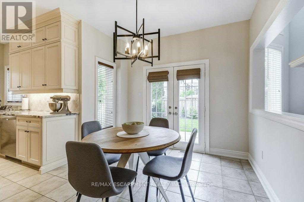 Photo 15 of 98 Davidson Boulevard, Hamilton ON