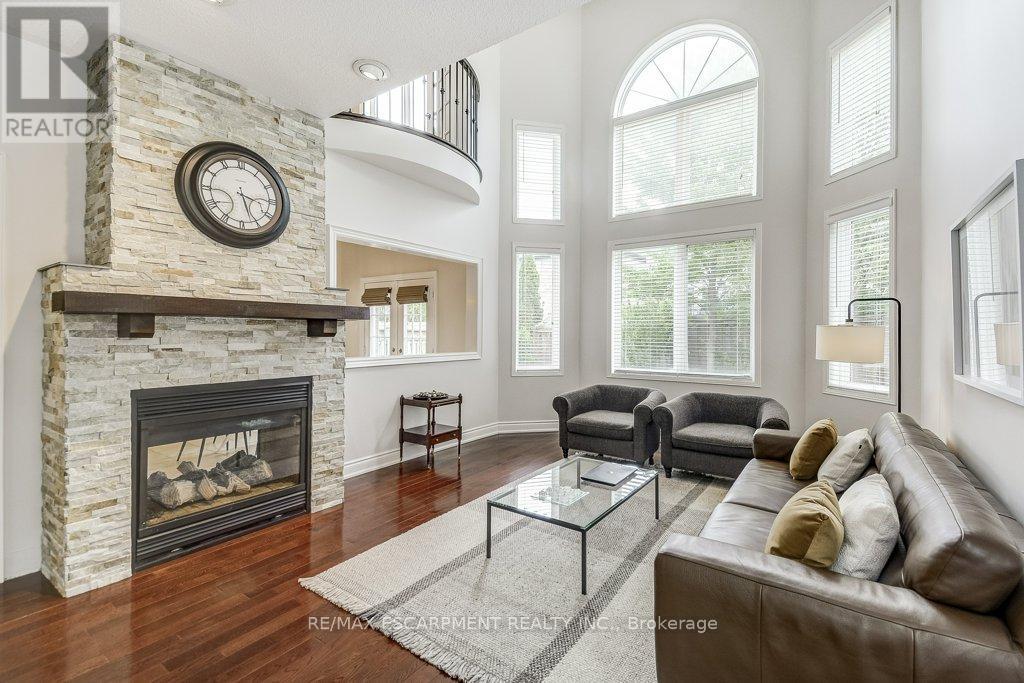Photo 19 of 98 Davidson Boulevard, Hamilton ON