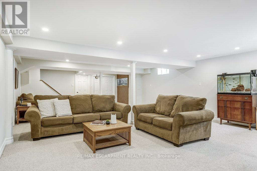 Photo 31 of 98 Davidson Boulevard, Hamilton ON
