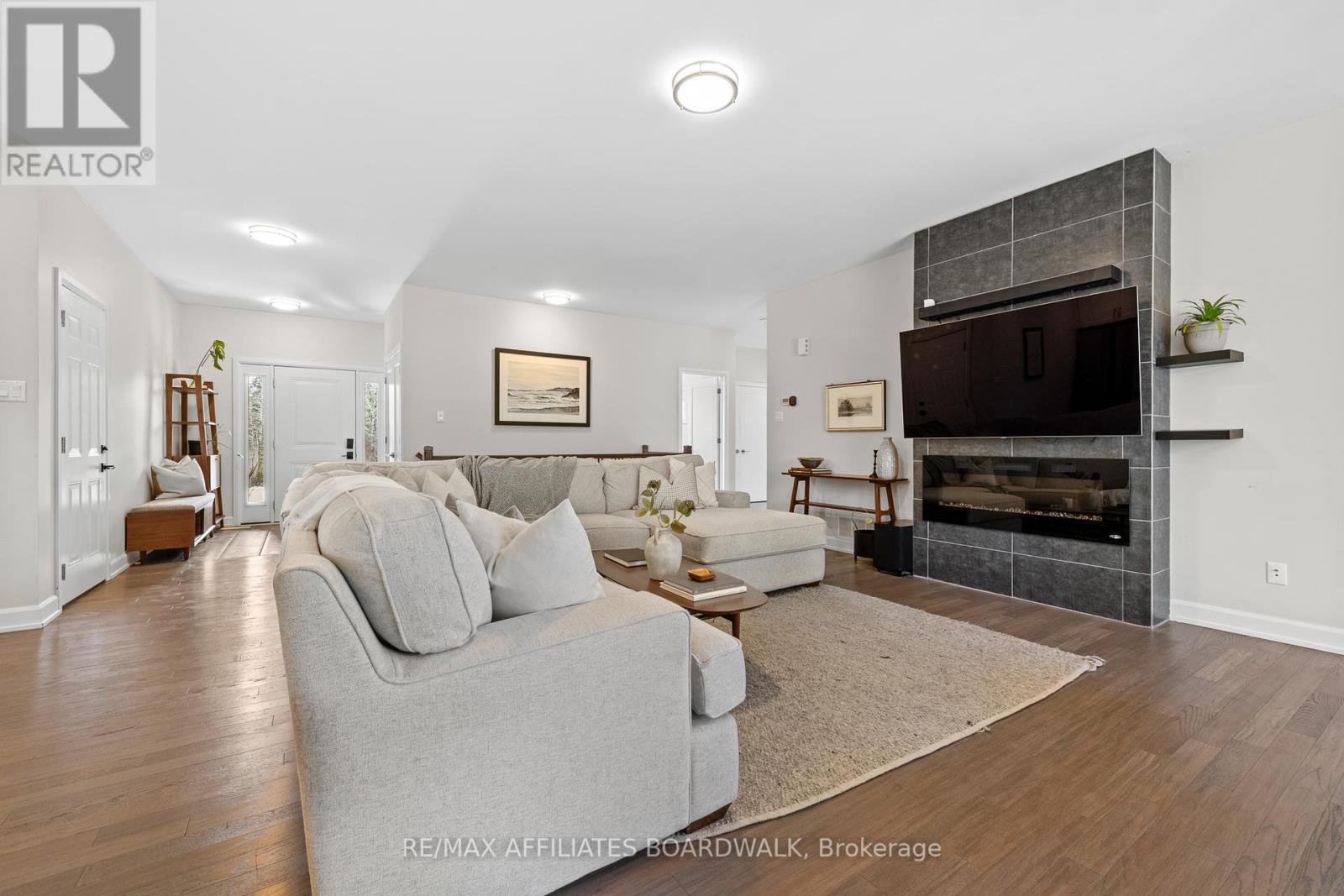 Photo 10 of 400 Cinnamon Crescent, Ottawa ON