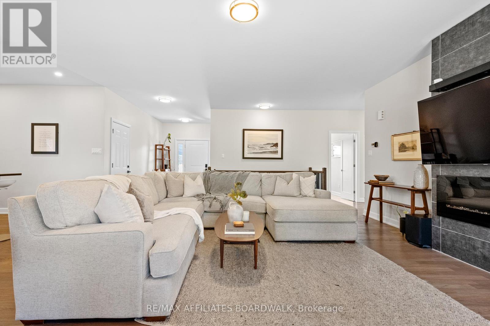Photo 11 of 400 Cinnamon Crescent, Ottawa ON