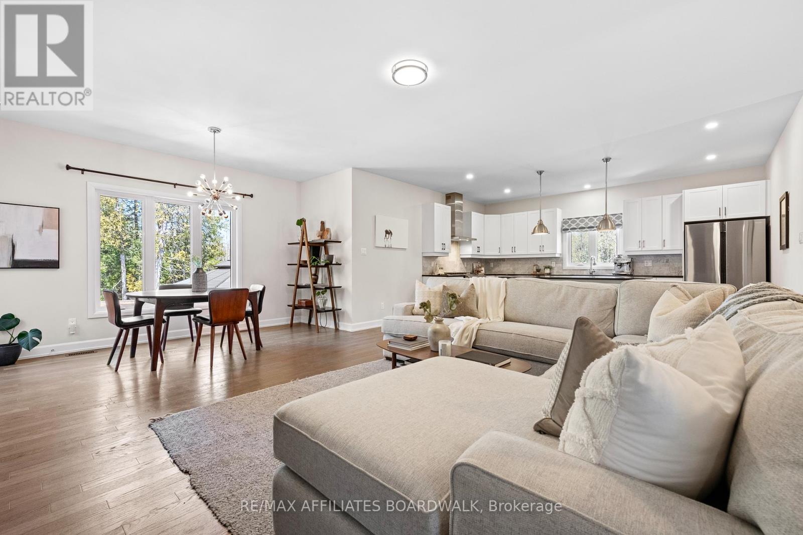 Photo 13 of 400 Cinnamon Crescent, Ottawa ON