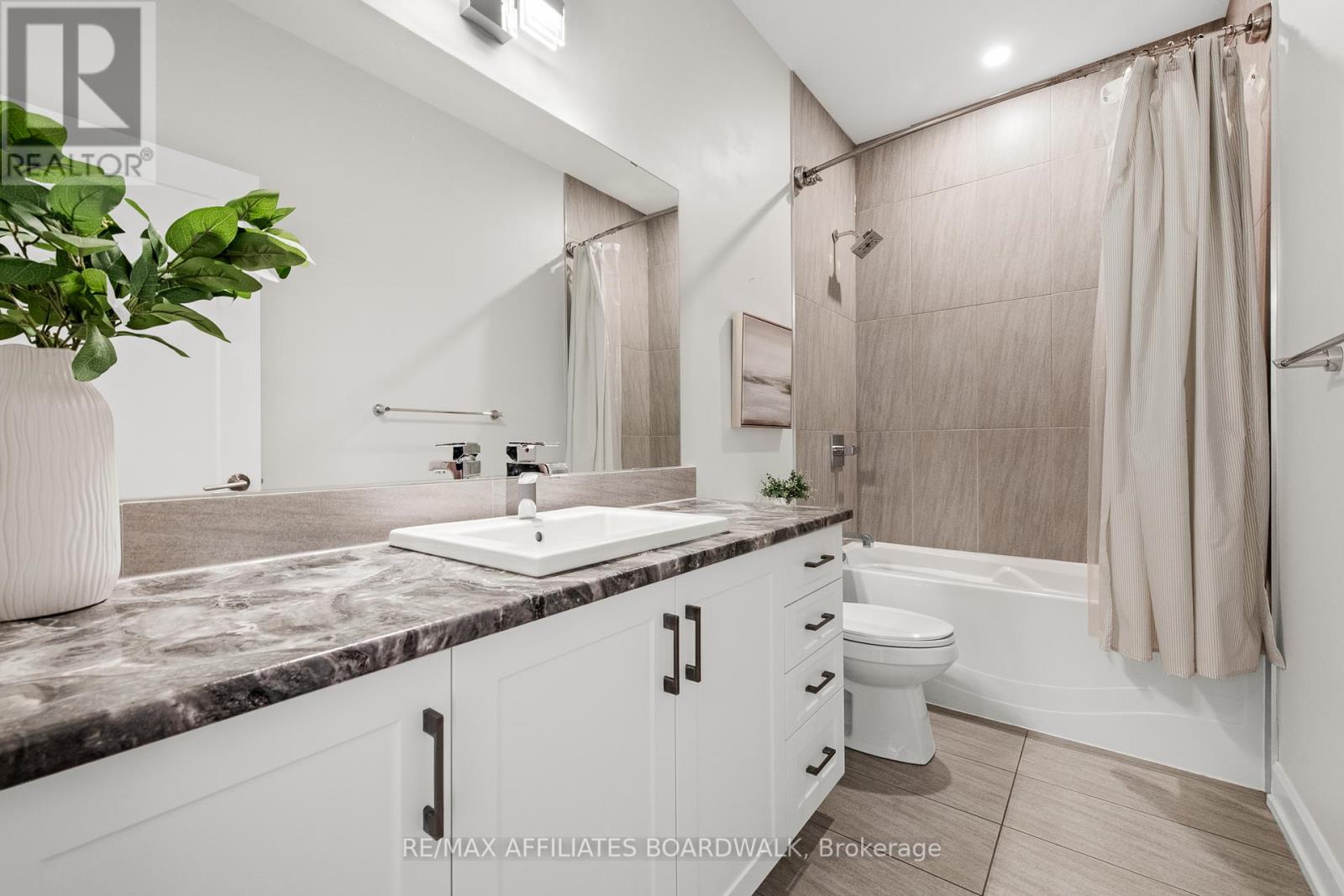 Photo 29 of 400 Cinnamon Crescent, Ottawa ON