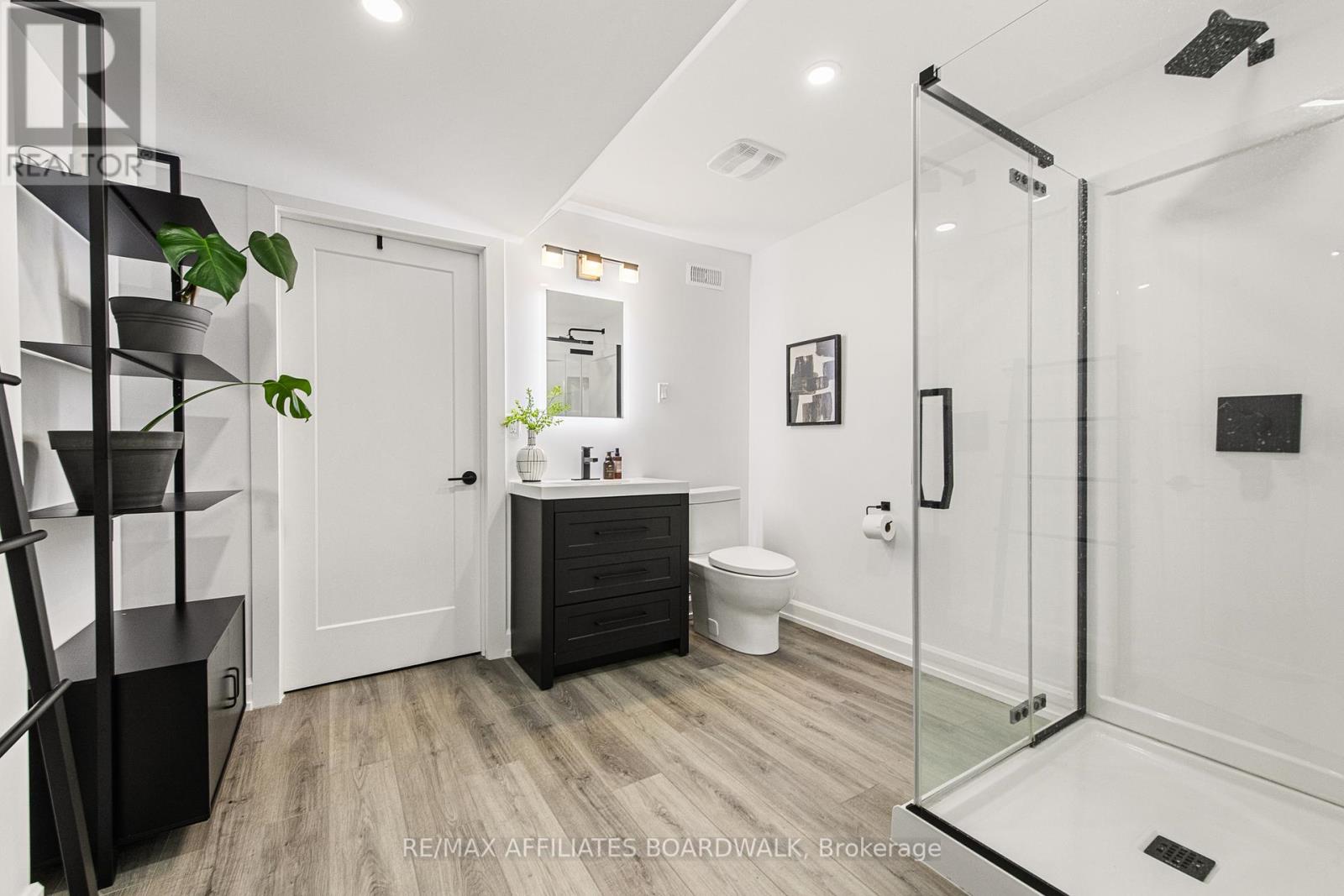 Photo 38 of 400 Cinnamon Crescent, Ottawa ON