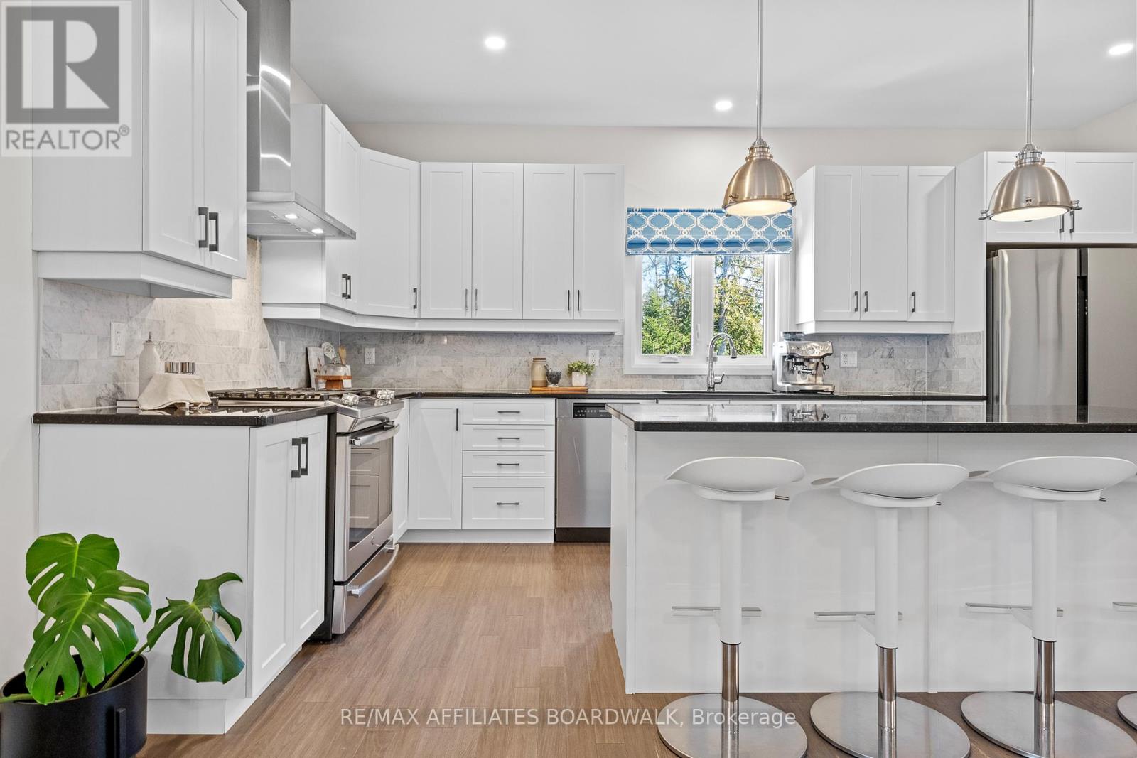 Photo 6 of 400 Cinnamon Crescent, Ottawa ON