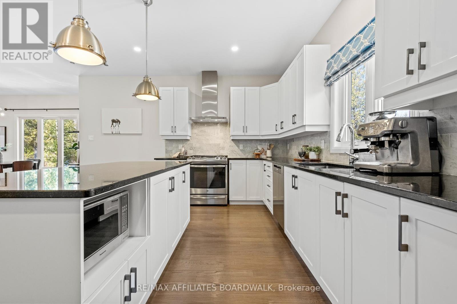 Photo 7 of 400 Cinnamon Crescent, Ottawa ON