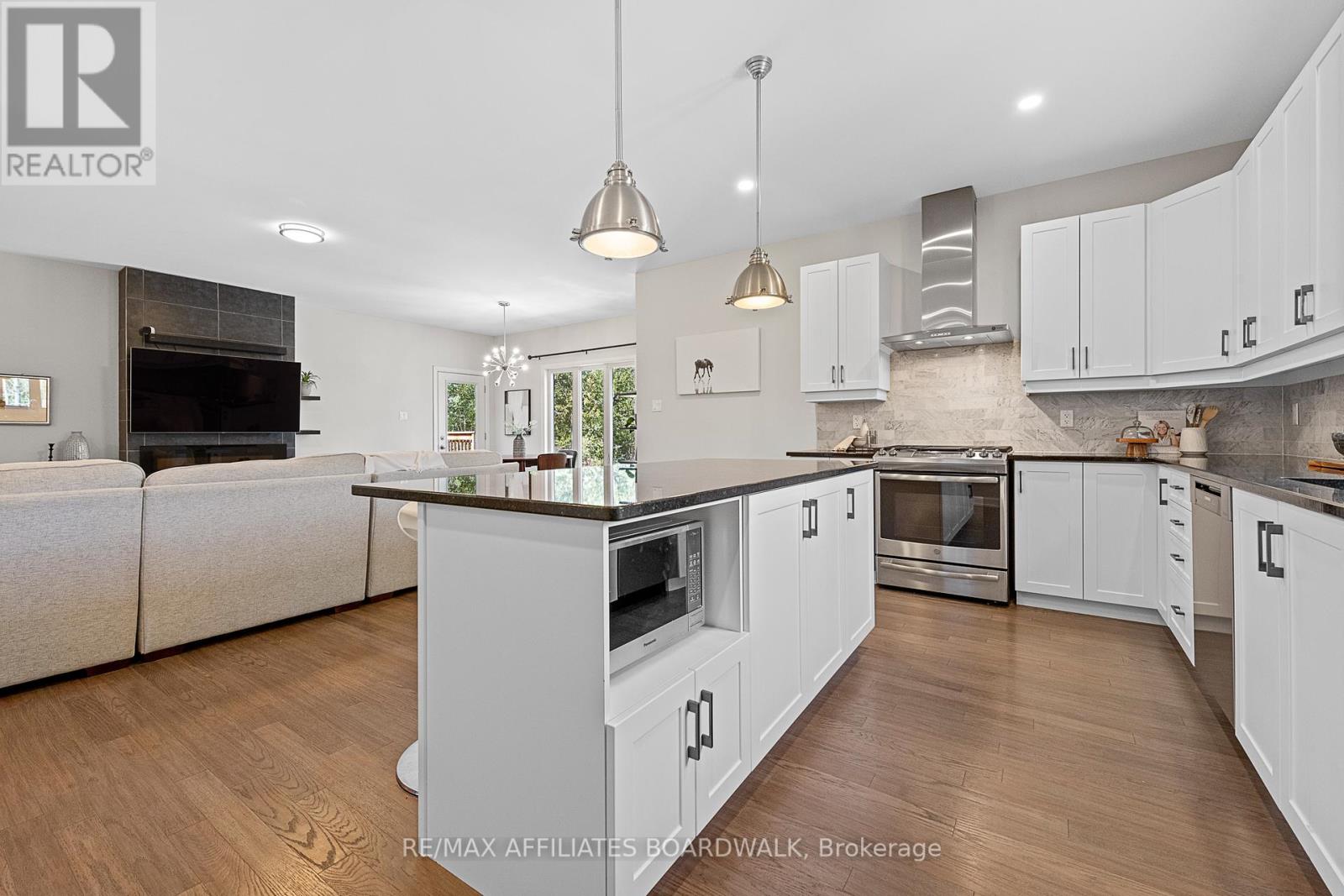 Photo 8 of 400 Cinnamon Crescent, Ottawa ON