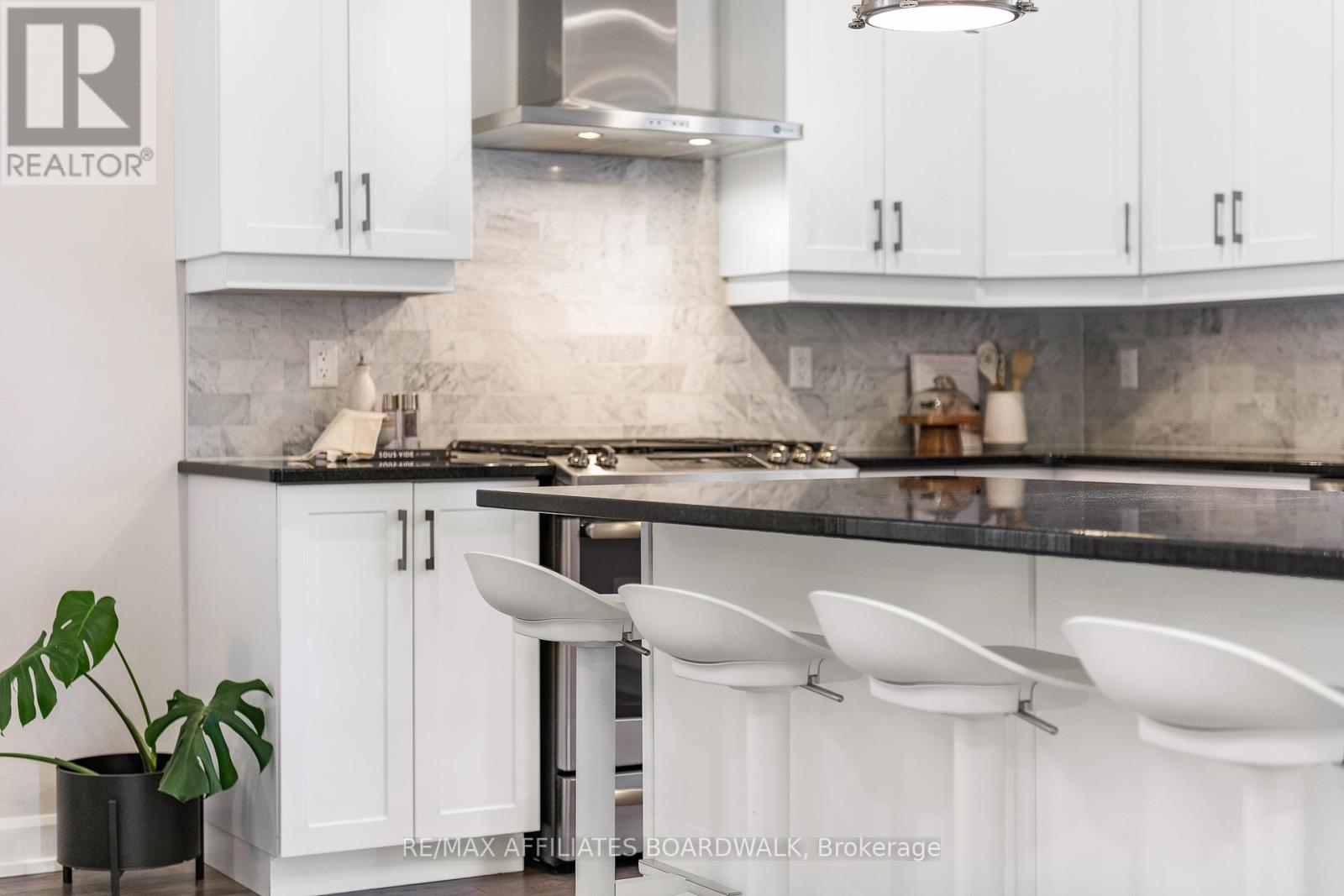 Photo 9 of 400 Cinnamon Crescent, Ottawa ON