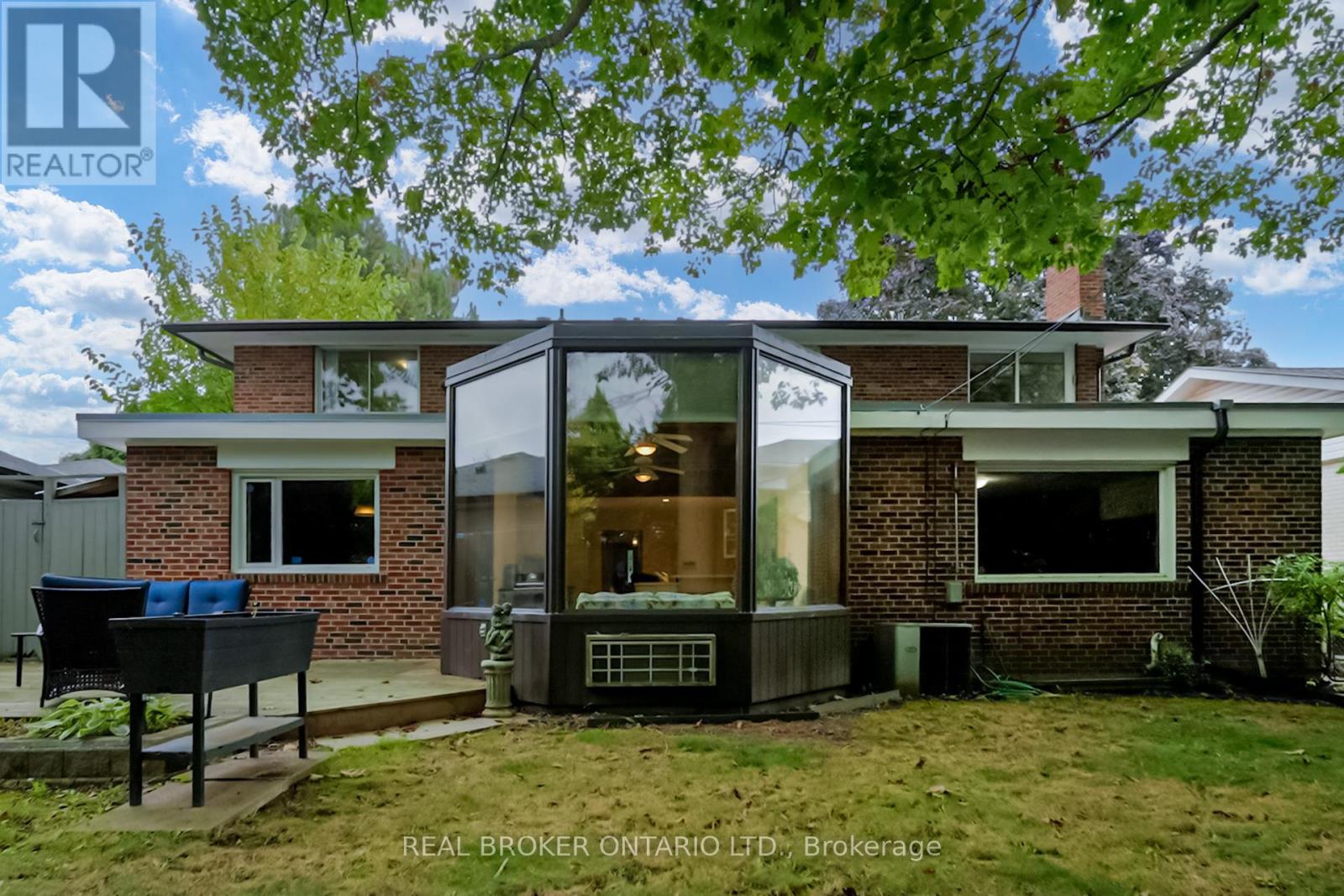 Photo 17 of 18 Burnt Log Crescent, Toronto ON