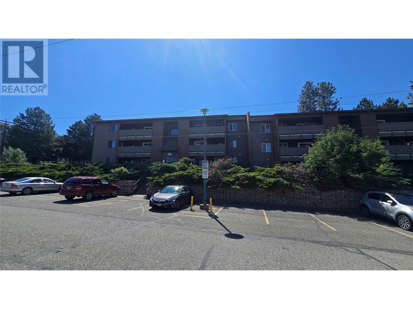 #211 44 WHITESHIELD S CRESCENT - 1