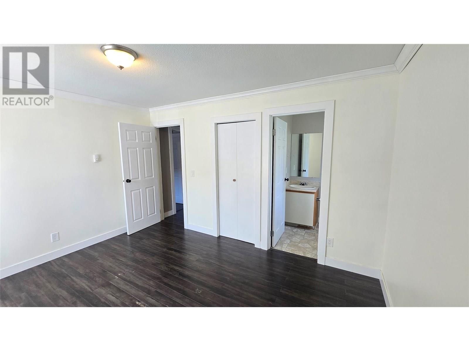 #211 44 WHITESHIELD S CRESCENT - 16