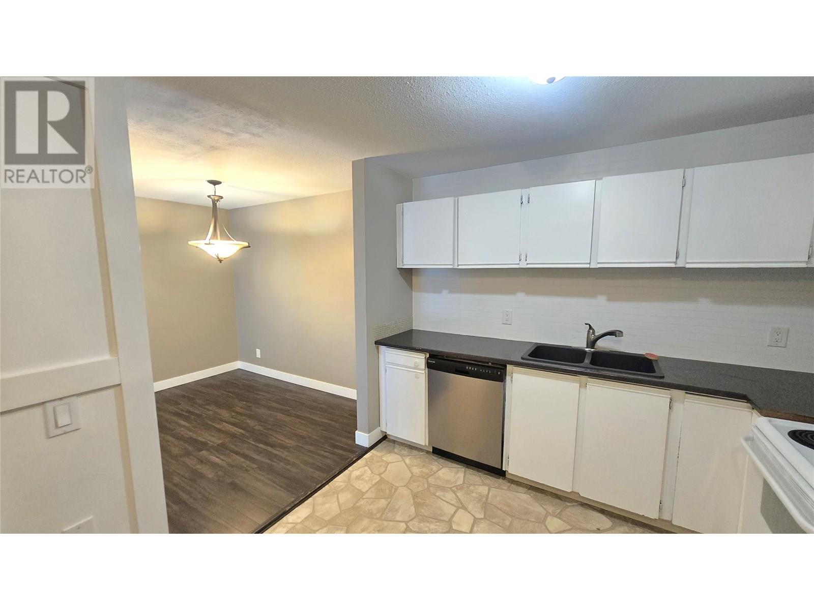 #211 44 WHITESHIELD S CRESCENT - 2