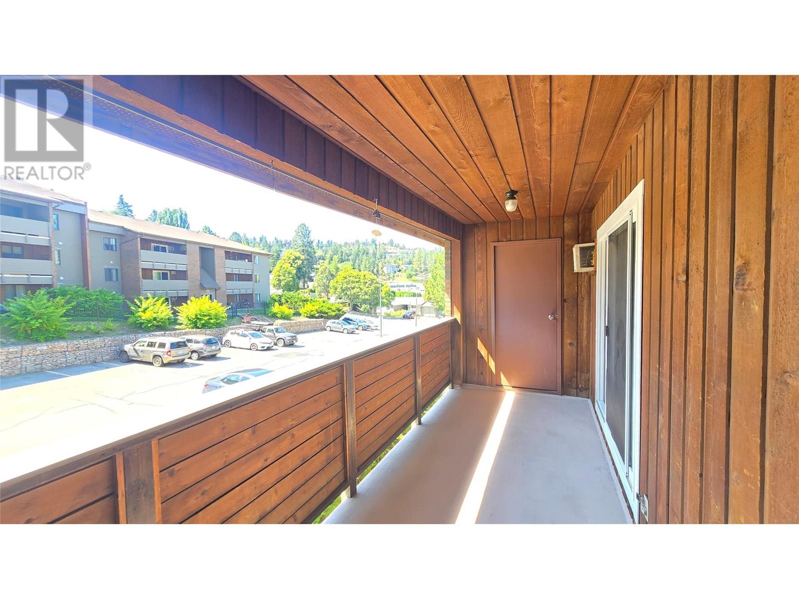 #211 44 WHITESHIELD S CRESCENT - 8