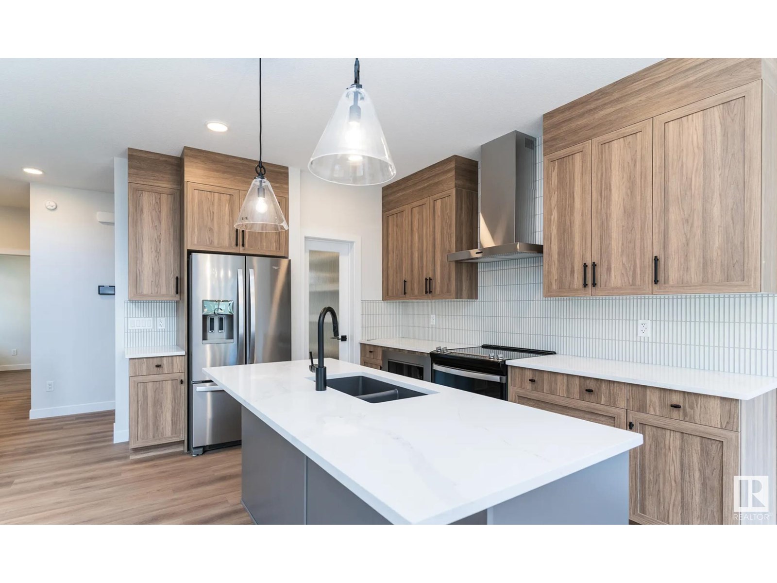 Photo 5 of 3026 Dixon Ld Sw, Edmonton AB