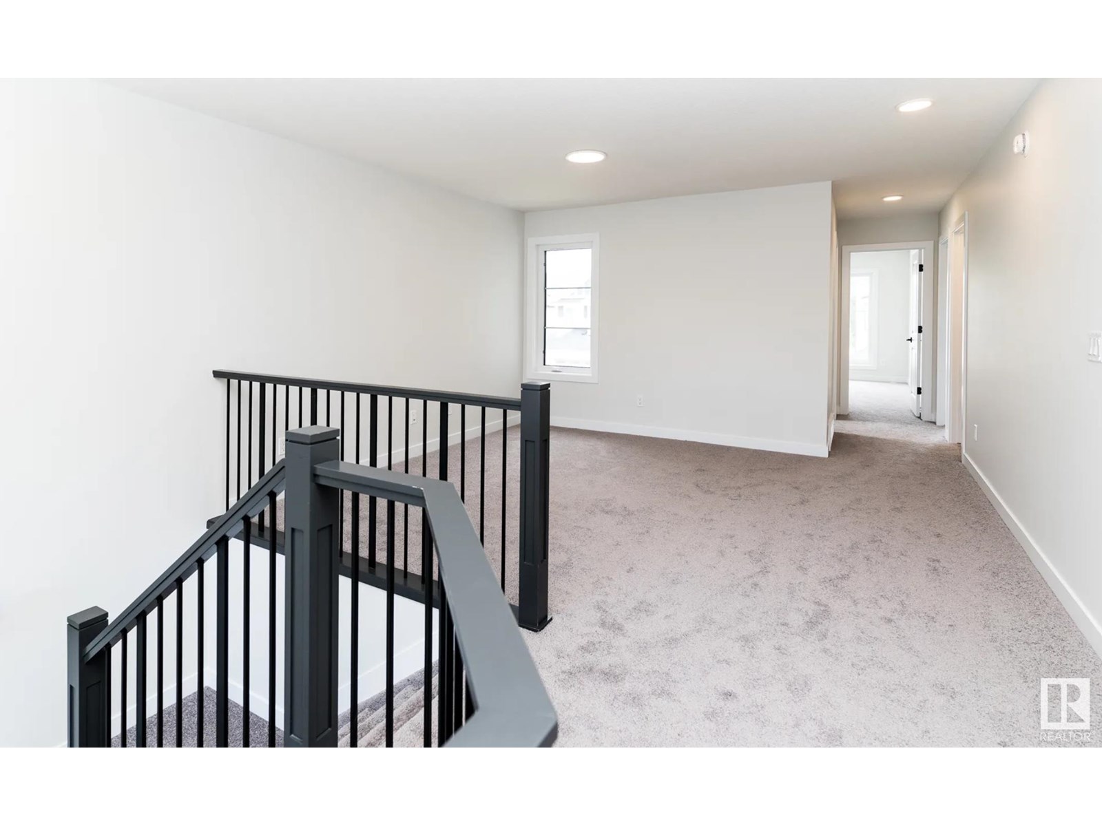 Photo 2 of 3026 Dixon Ld Sw, Edmonton AB