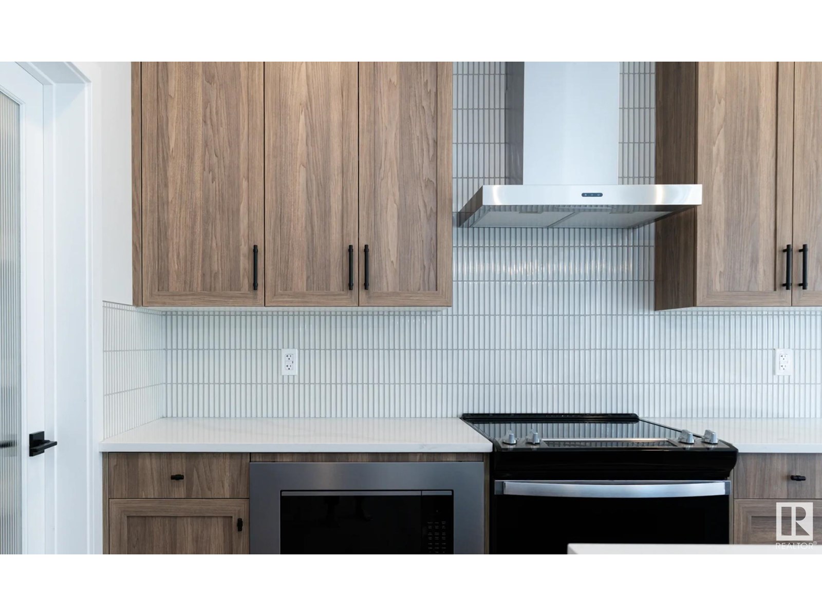 Photo 12 of 3026 Dixon Ld Sw, Edmonton AB