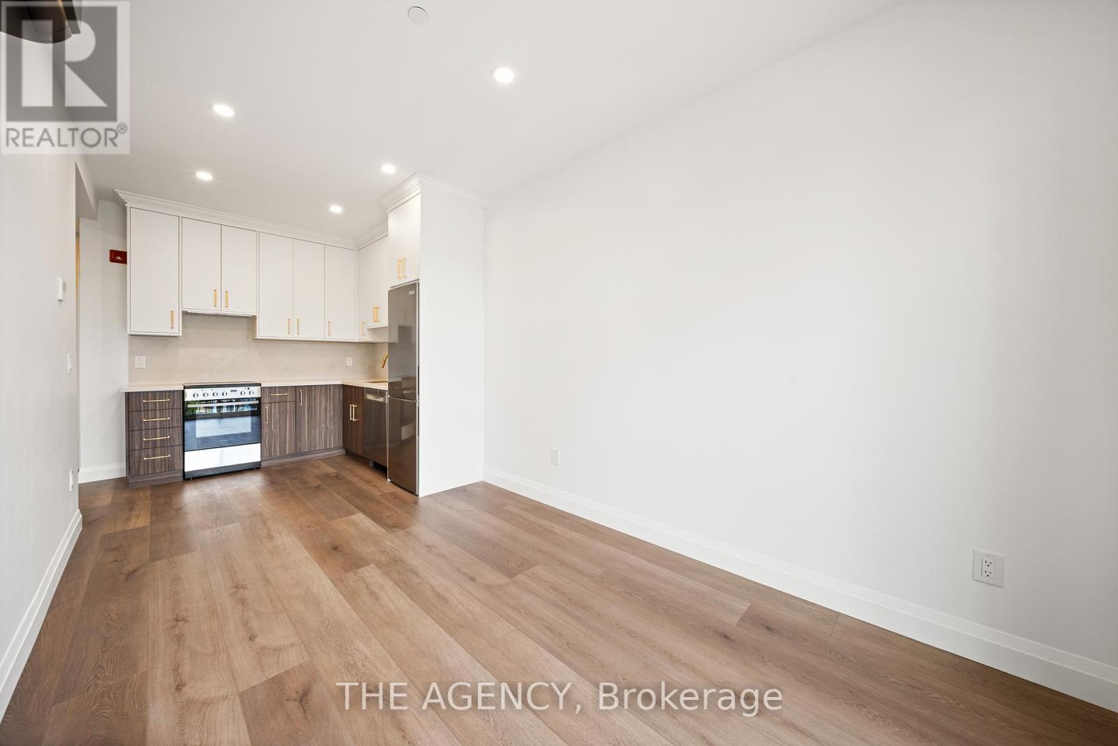 Photo 9 of 6 153 Main Street E, Milton ON