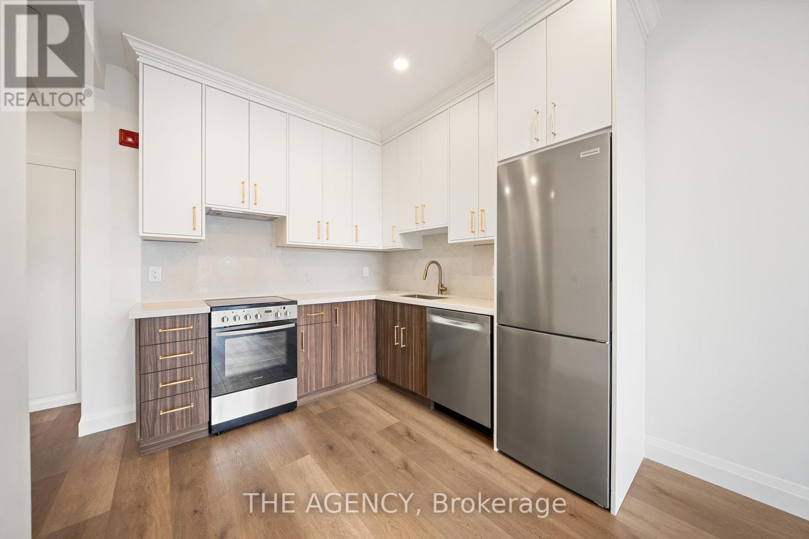 Photo 11 of 6 153 Main Street E, Milton ON