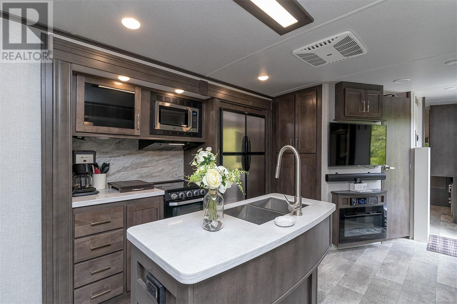 Photo 25 of 5 8631 South Shore Rd, Lake Cowichan BC
