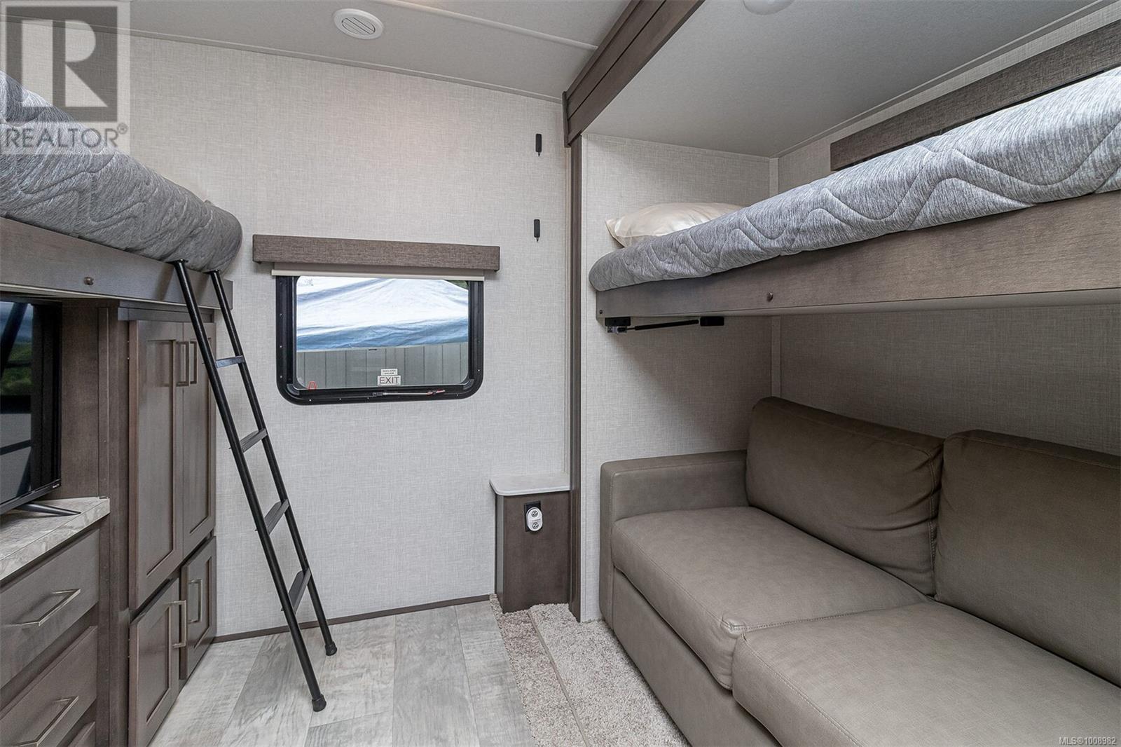 Photo 42 of 5 8631 South Shore Rd, Lake Cowichan BC