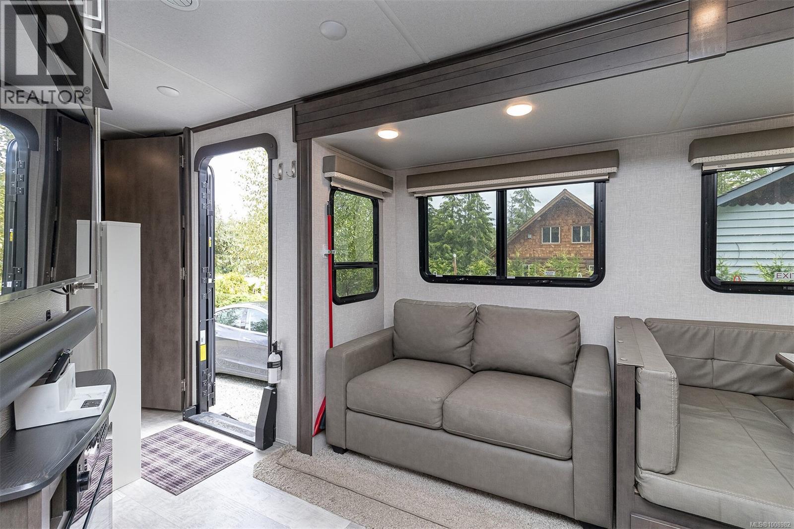Photo 32 of 5 8631 South Shore Rd, Lake Cowichan BC