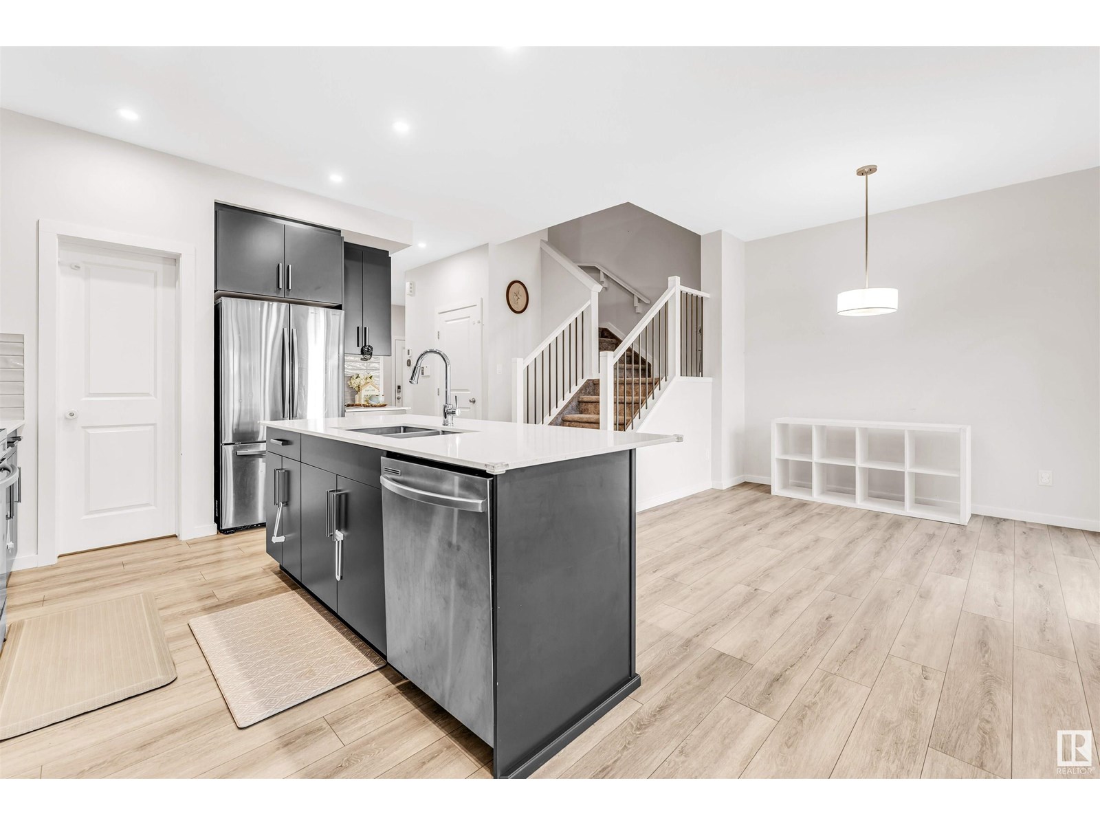 Photo 10 of 448 Roberts Cr, Leduc AB