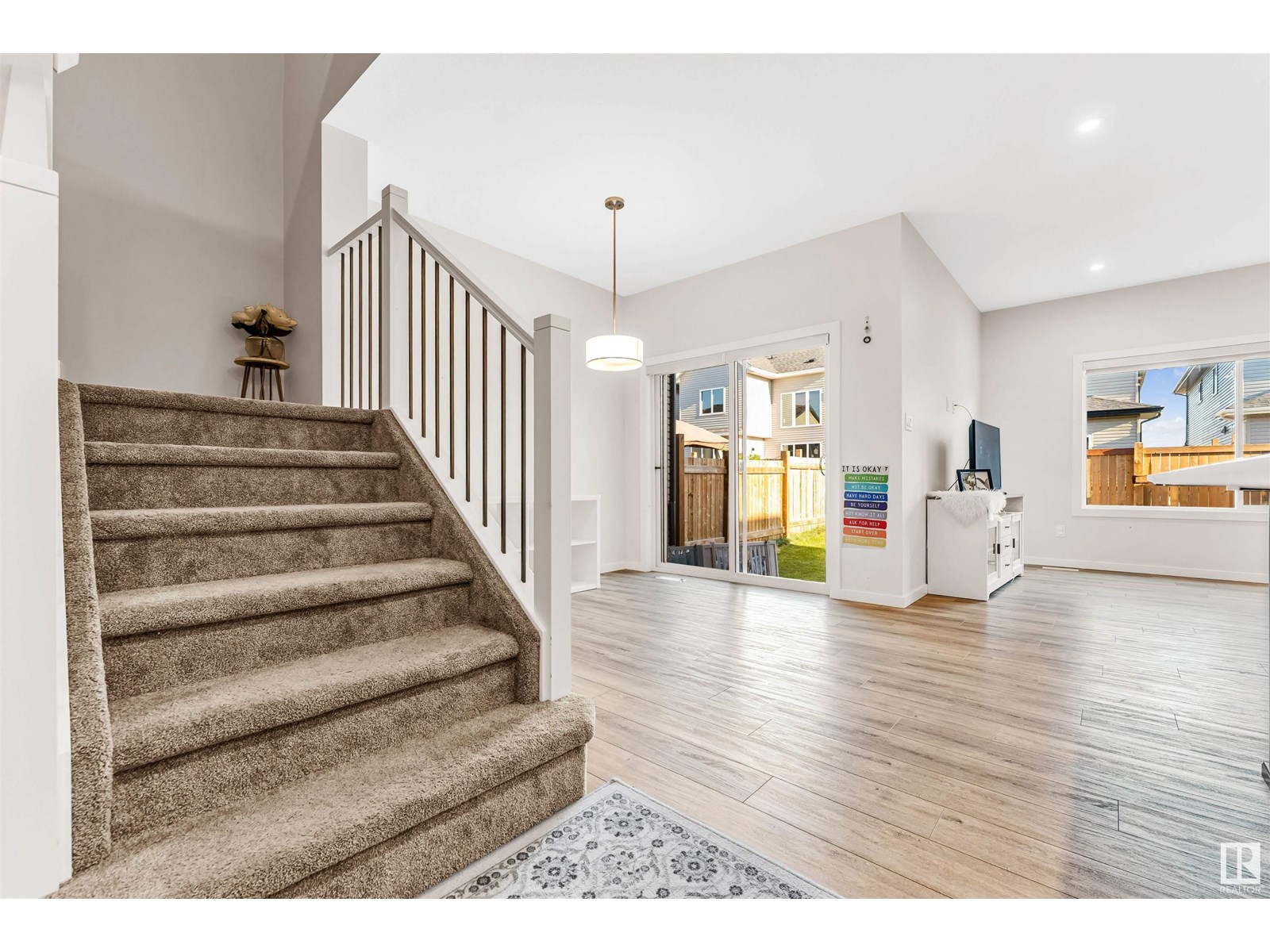 Photo 5 of 448 Roberts Cr, Leduc AB