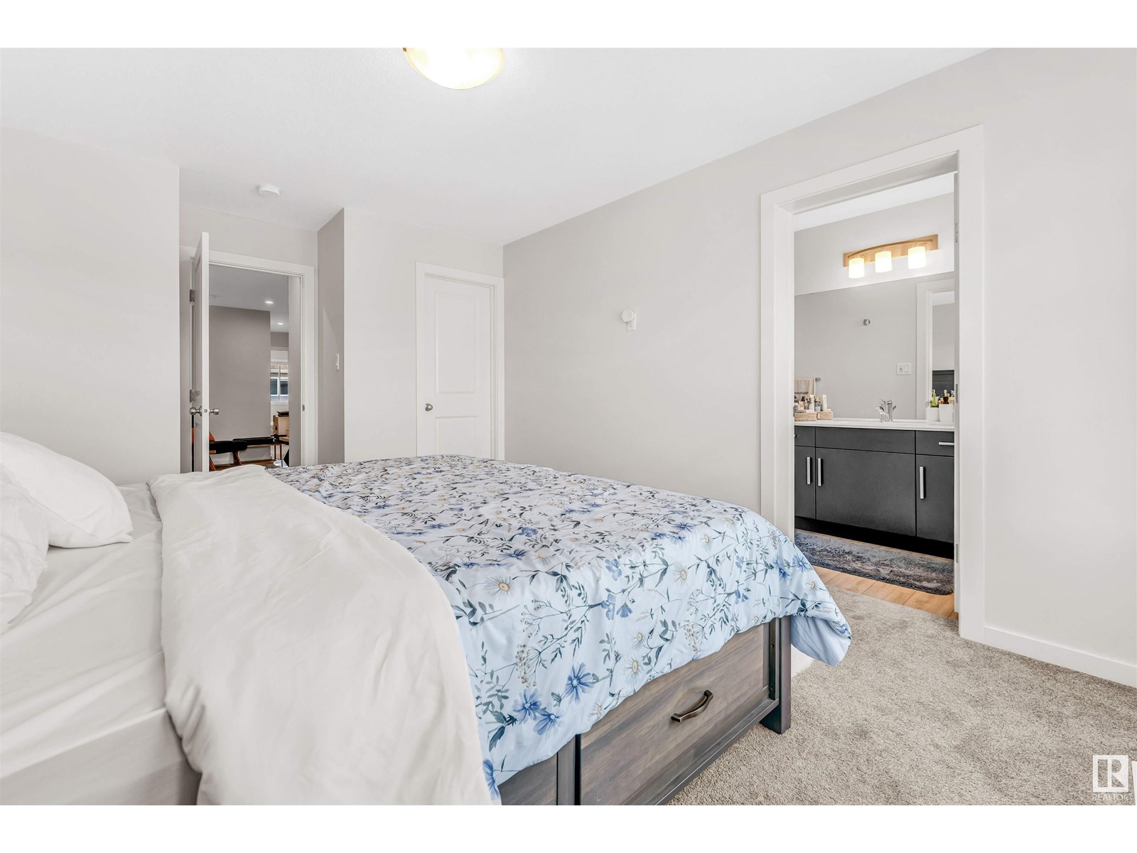 Photo 14 of 448 Roberts Cr, Leduc AB