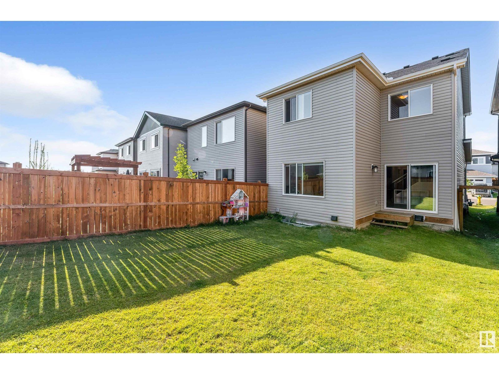 Photo 18 of 448 Roberts Cr, Leduc AB