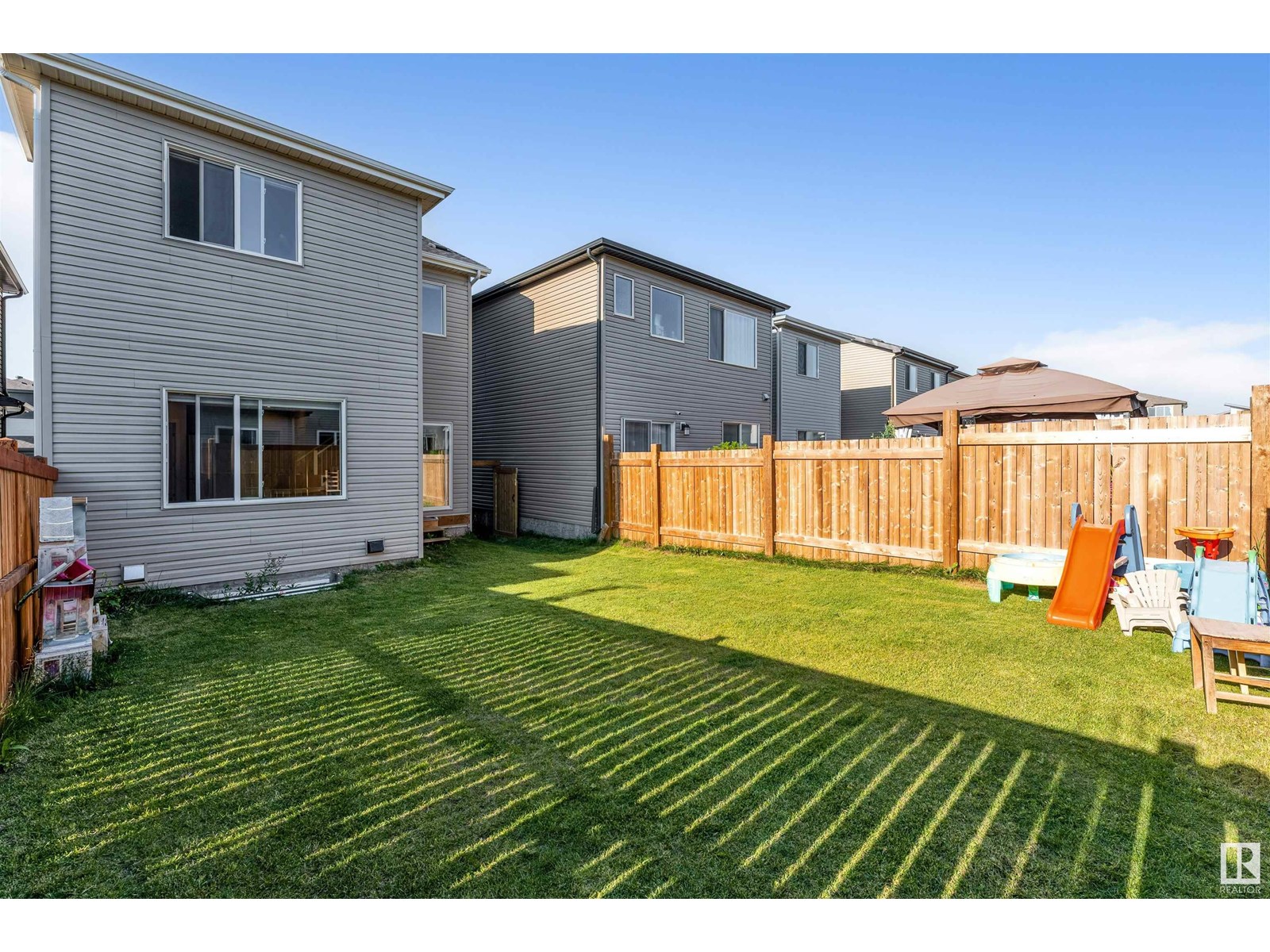 Photo 9 of 448 Roberts Cr, Leduc AB