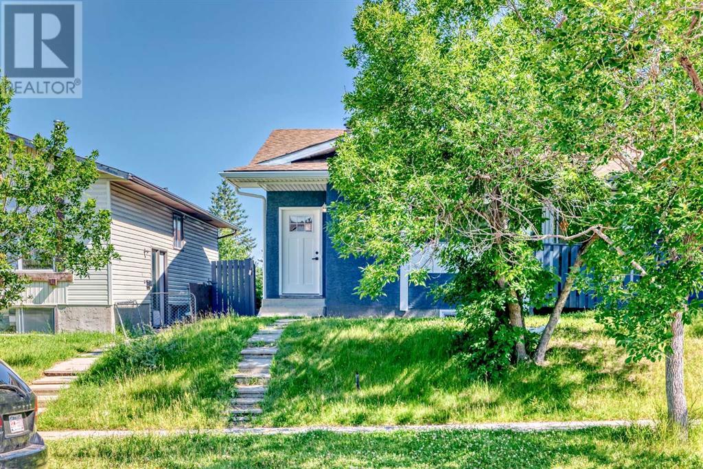 Single Family House Bungalow for Sale in  Berkley Road NW Beddington Heights Calgary 