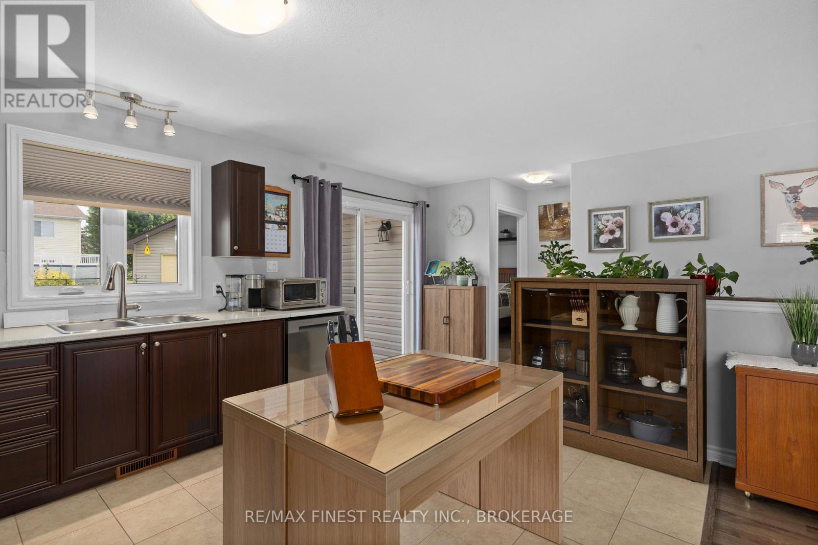 Photo 13 of 17 Lee Avenue, Smiths Falls ON