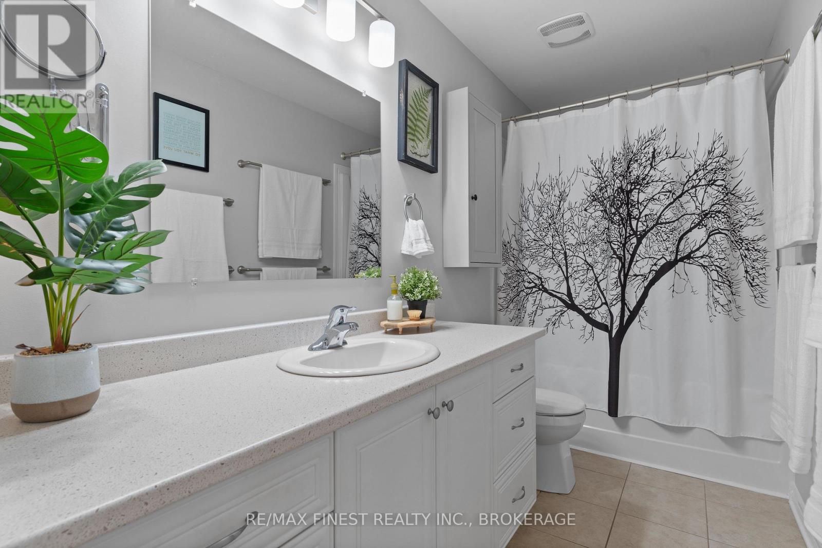 Photo 14 of 17 Lee Avenue, Smiths Falls ON