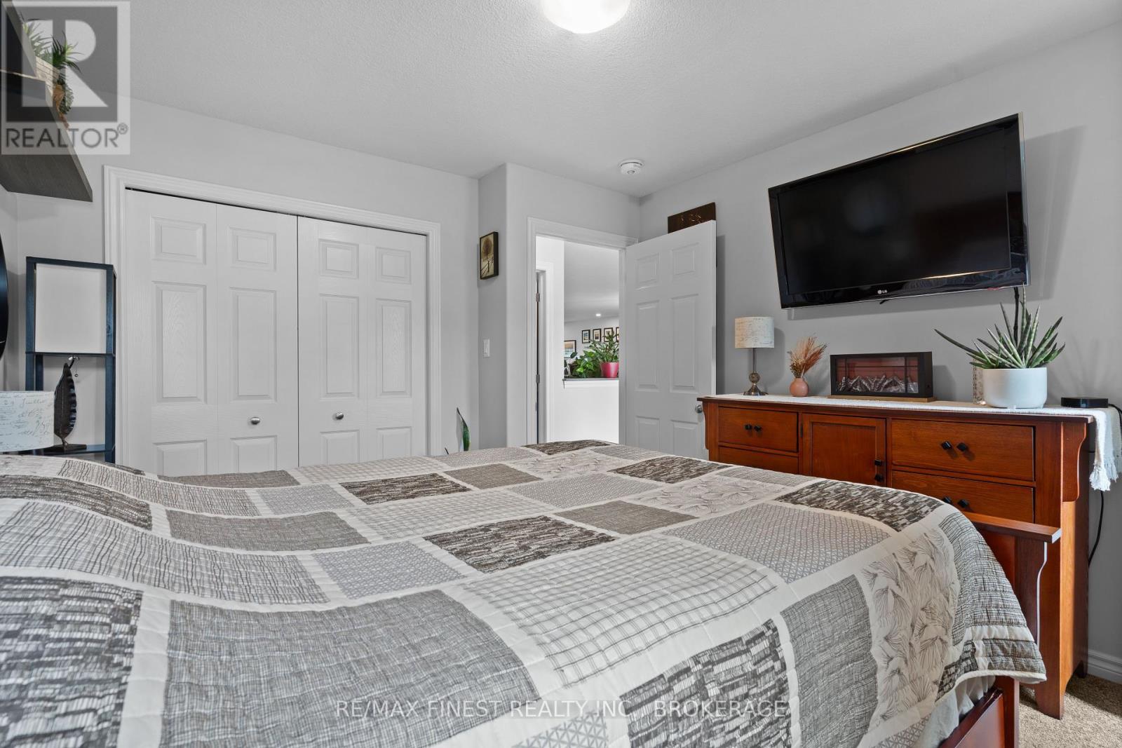 Photo 16 of 17 Lee Avenue, Smiths Falls ON