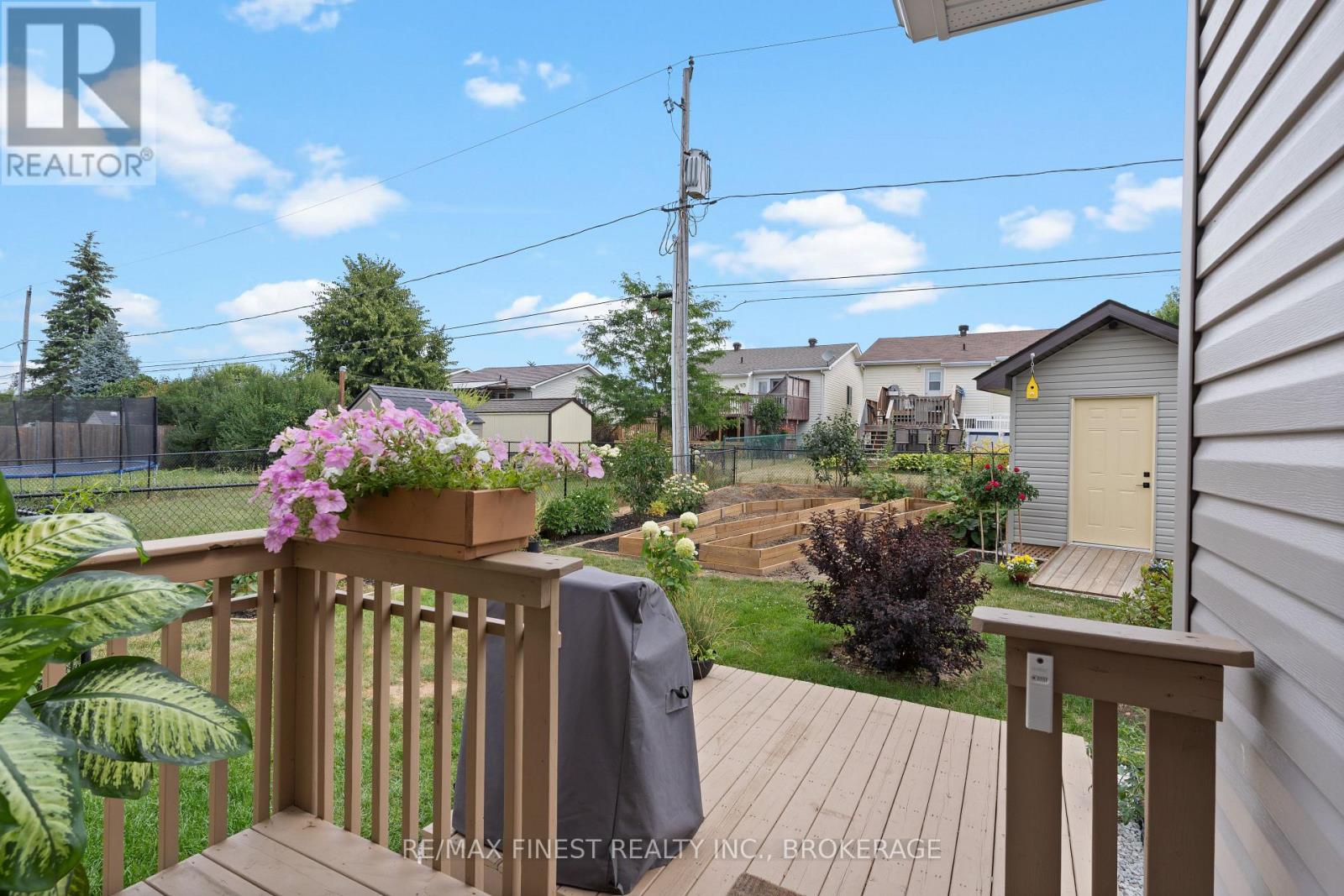 Photo 25 of 17 Lee Avenue, Smiths Falls ON