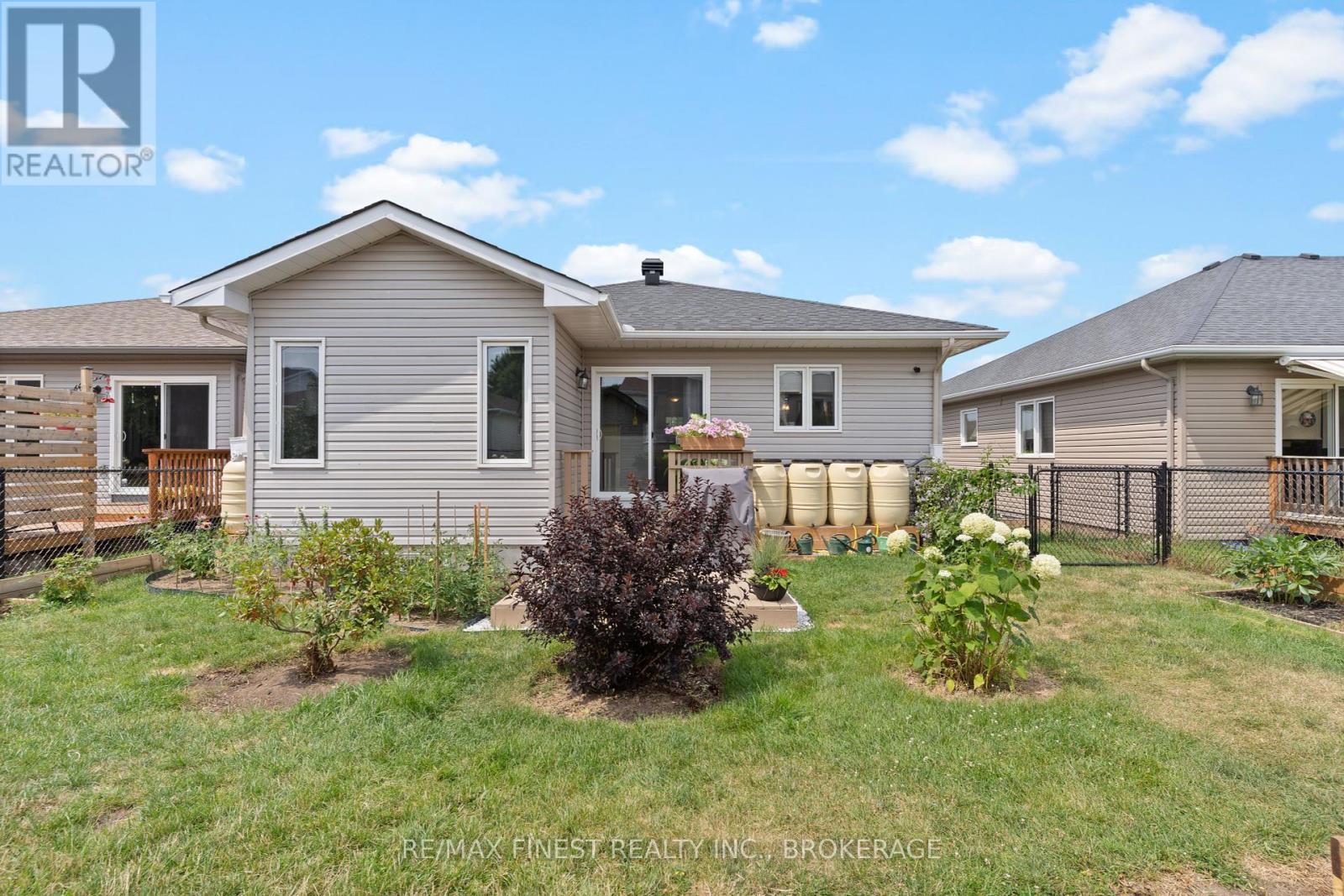 Photo 28 of 17 Lee Avenue, Smiths Falls ON