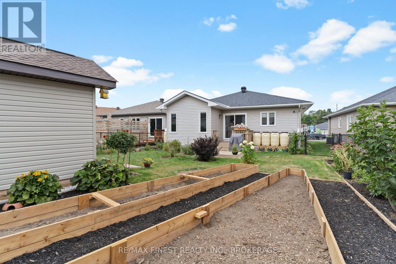 Photo 30 of 17 Lee Avenue, Smiths Falls ON