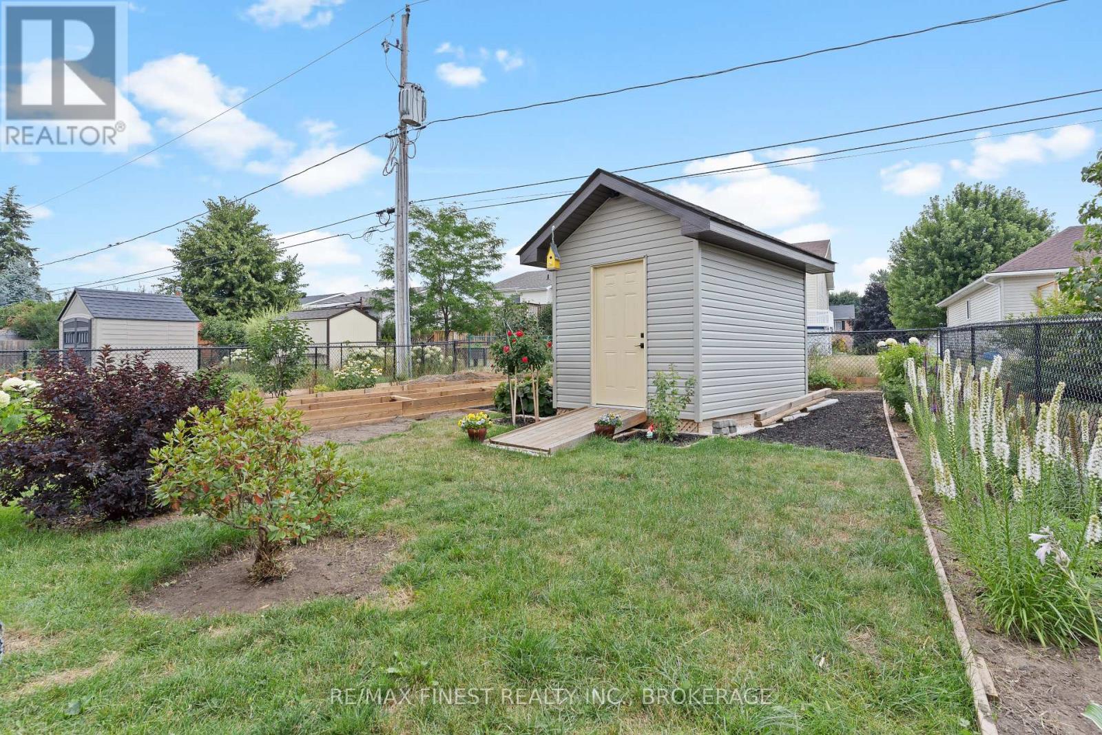 Photo 31 of 17 Lee Avenue, Smiths Falls ON