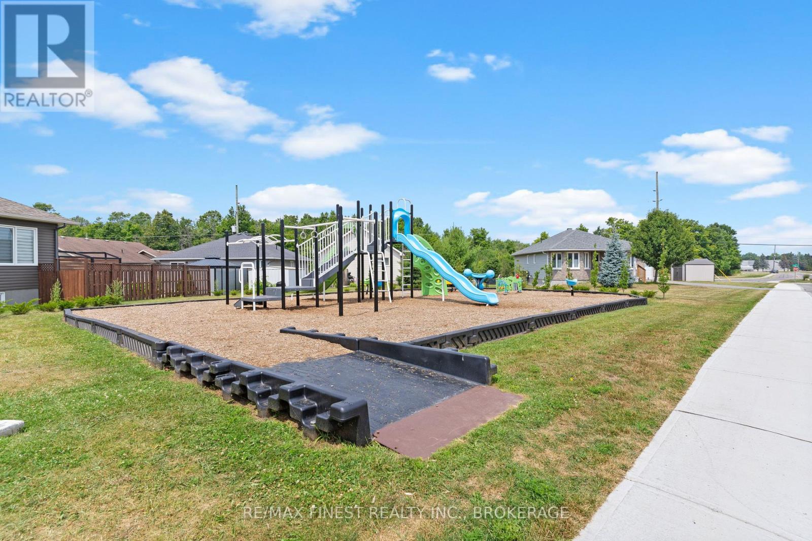 Photo 32 of 17 Lee Avenue, Smiths Falls ON