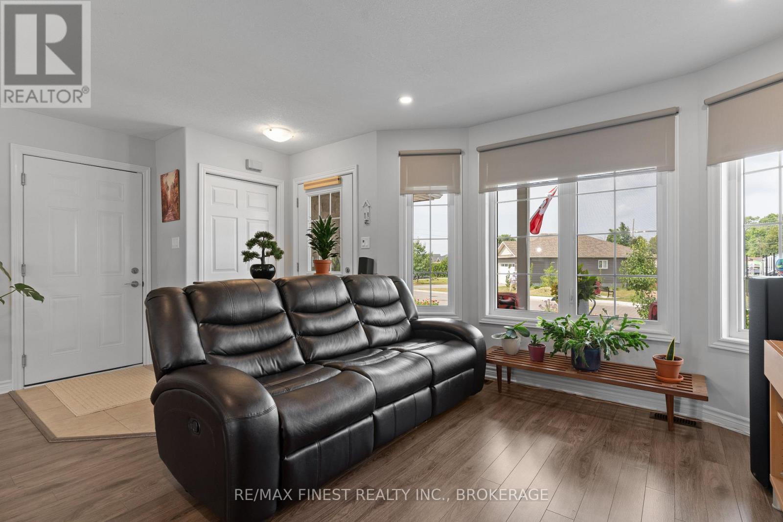 Photo 6 of 17 Lee Avenue, Smiths Falls ON