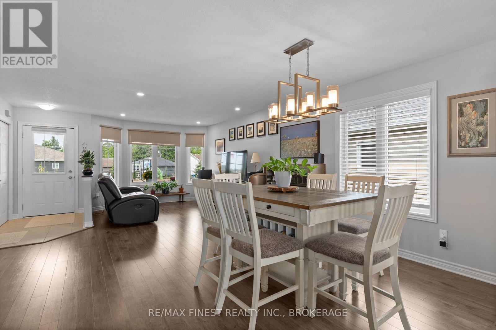 Photo 9 of 17 Lee Avenue, Smiths Falls ON