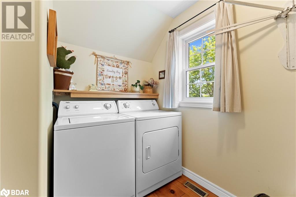 Photo 27 of 26 Paddy Dunns Circle, Springwater ON
